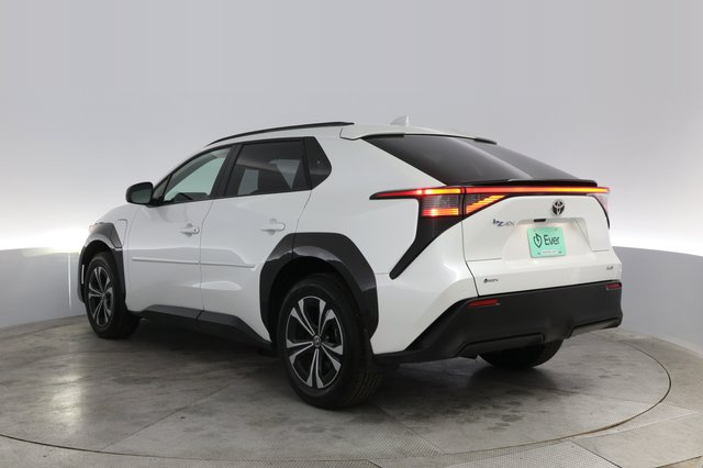 2024 Toyota bZ4X — photo 13 of 21