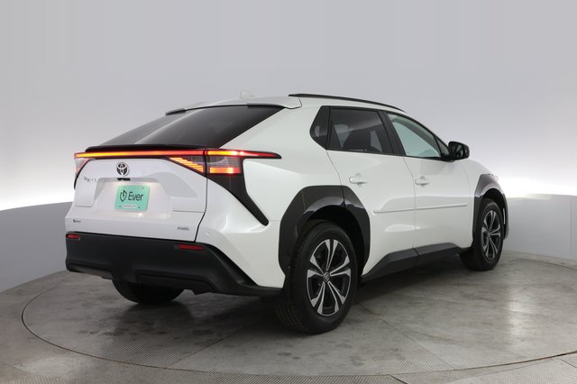 2024 Toyota bZ4X — photo 2 of 21