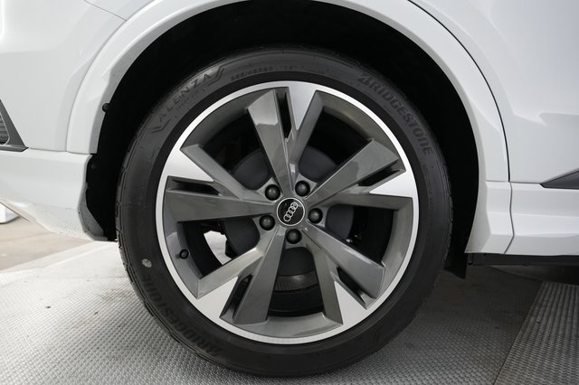 2024 Audi Q4 e-tron — photo 17 of 20