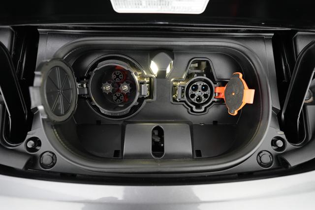 2024 Nissan LEAF — photo 8 of 20