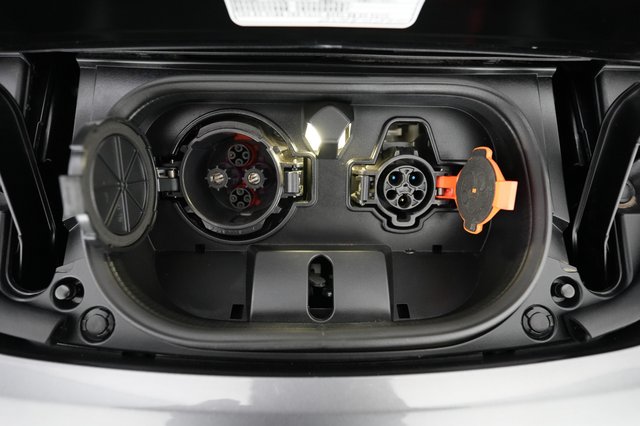 2024 Nissan LEAF — photo 8 of 20