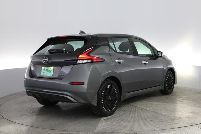 2024 Nissan LEAF — photo 2 of 20