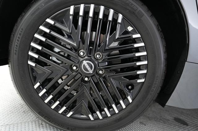 2024 Nissan LEAF — photo 7 of 20