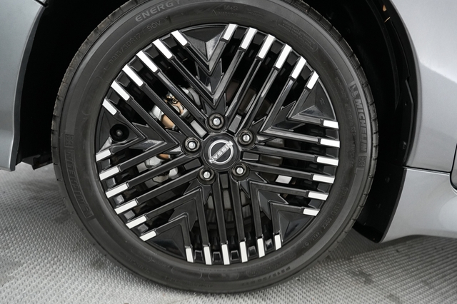 2024 Nissan LEAF
