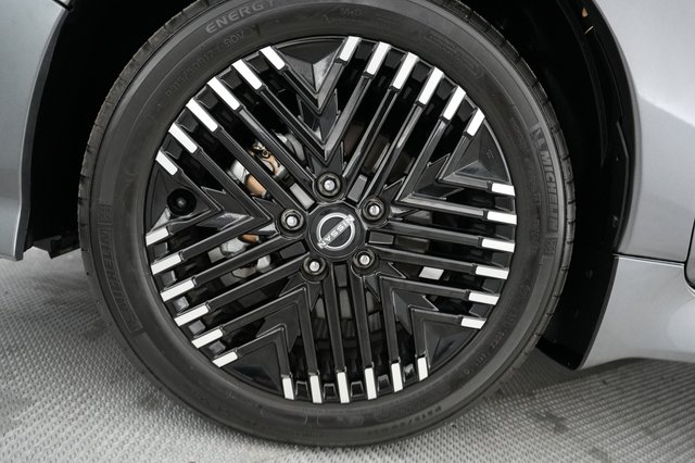 2024 Nissan LEAF — photo 16 of 20