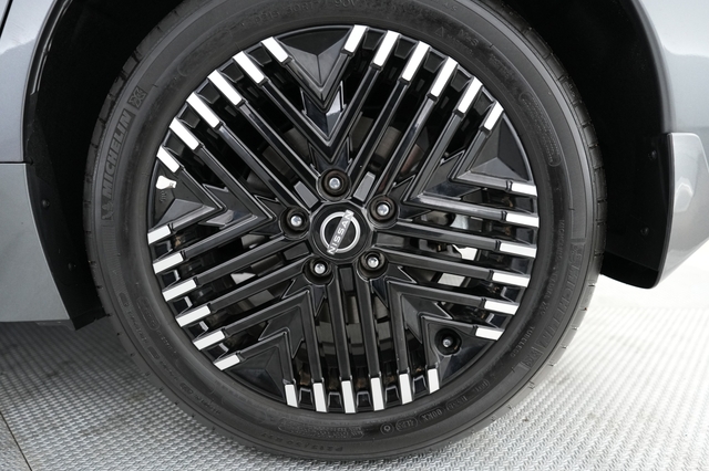 2024 Nissan LEAF