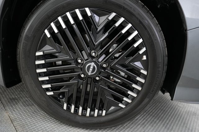 2024 Nissan LEAF — photo 17 of 20