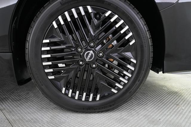 2024 Nissan LEAF — photo 7 of 20