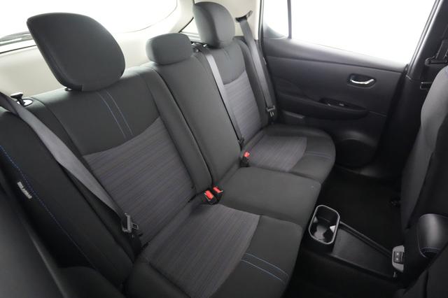 2025 Nissan LEAF — photo 4 of 20