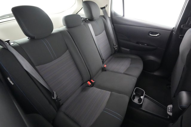 2025 Nissan LEAF — photo 4 of 20
