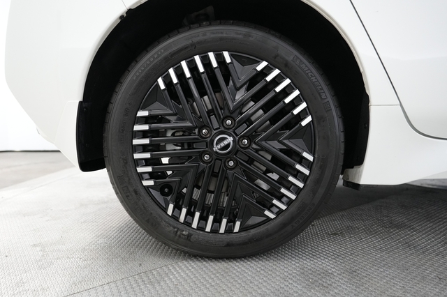 2025 Nissan LEAF