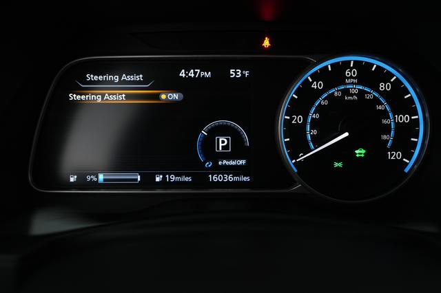 2025 Nissan LEAF — photo 5 of 20