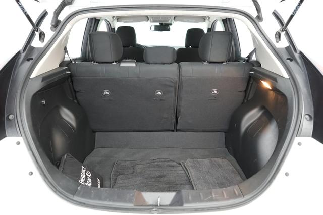 2025 Nissan LEAF — photo 6 of 20