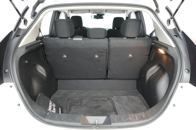 2025 Nissan LEAF — photo 6 of 20