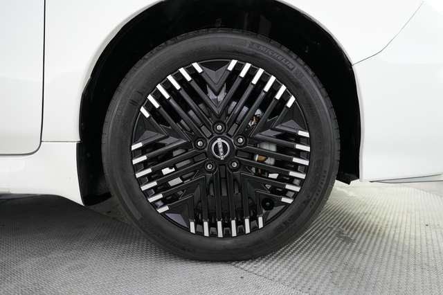 2025 Nissan LEAF