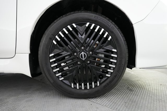2025 Nissan LEAF — photo 16 of 20