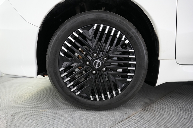 2025 Nissan LEAF