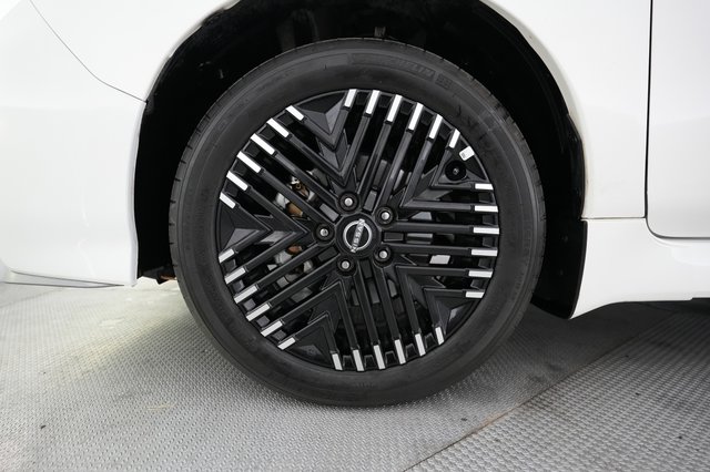 2025 Nissan LEAF — photo 7 of 20