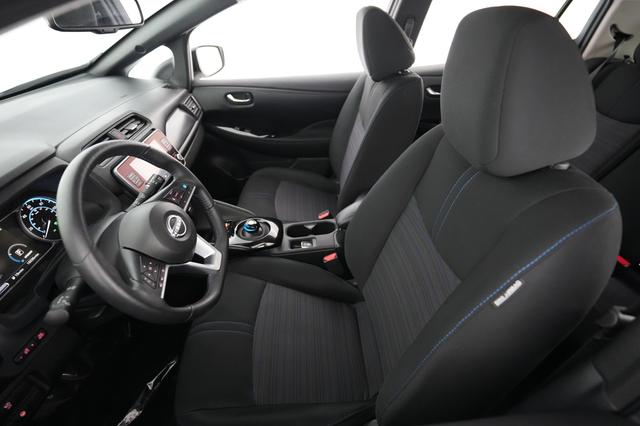 2025 Nissan LEAF — photo 3 of 20