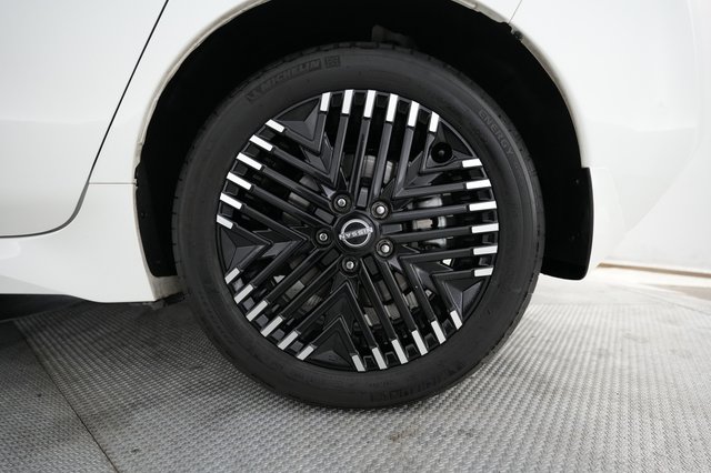 2025 Nissan LEAF — photo 17 of 20