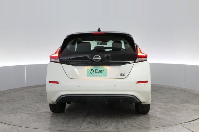 2025 Nissan LEAF — photo 12 of 20