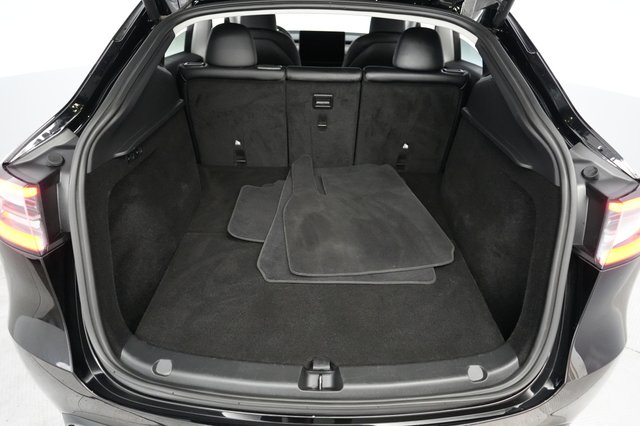 2025 Tesla Model Y — photo 6 of 21