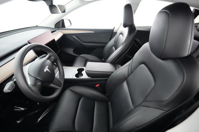 2025 Tesla Model Y — photo 3 of 21