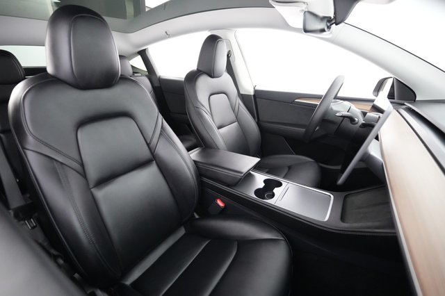 2025 Tesla Model Y — photo 18 of 21
