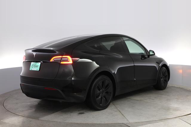 2025 Tesla Model Y — photo 2 of 21