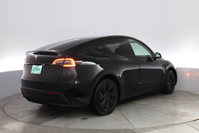 2025 Tesla Model Y — photo 2 of 21