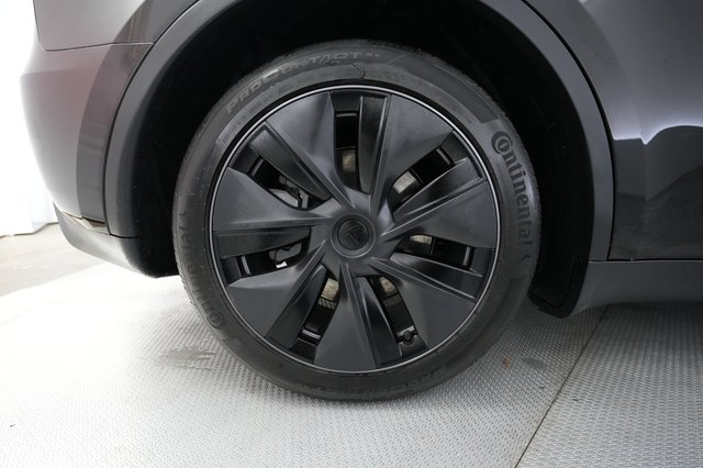 2025 Tesla Model Y — photo 15 of 21