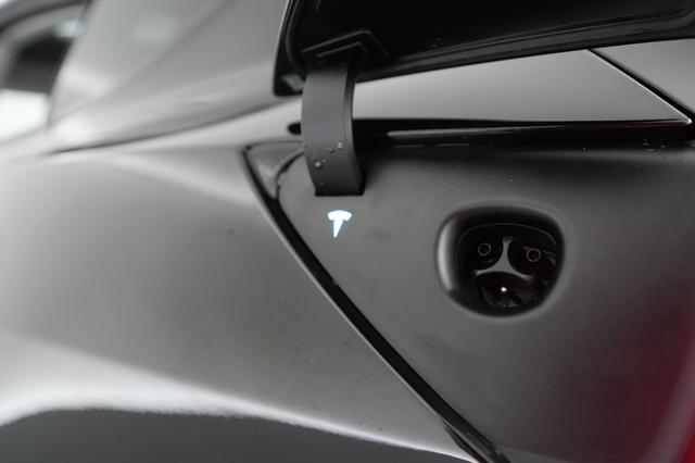 2025 Tesla Model Y — photo 8 of 21