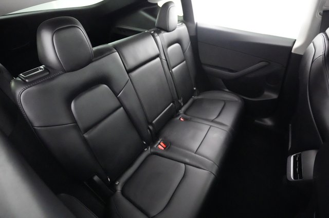 2025 Tesla Model Y — photo 4 of 21
