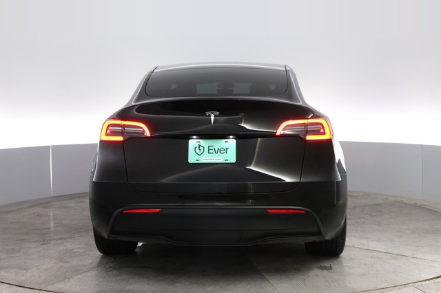 2025 Tesla Model Y — photo 12 of 21
