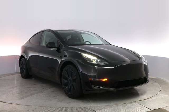 2025 Tesla Model Y — photo 10 of 21