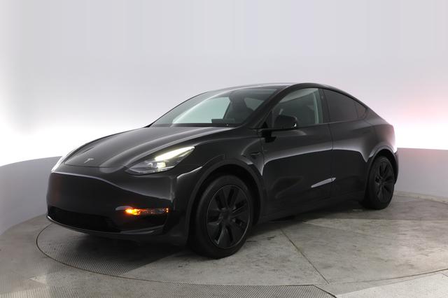 2025 Tesla Model Y — VIN 7SAYGDED5SF313943