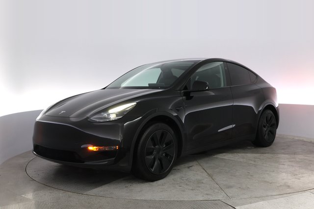 2025 Tesla Model Y — VIN 7SAYGDED5SF313943