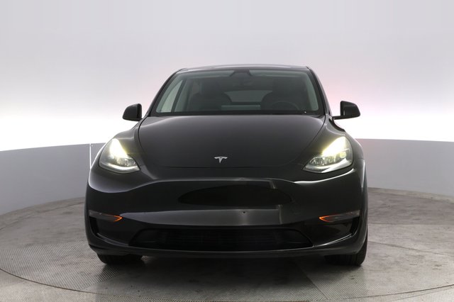 2025 Tesla Model Y — photo 9 of 21