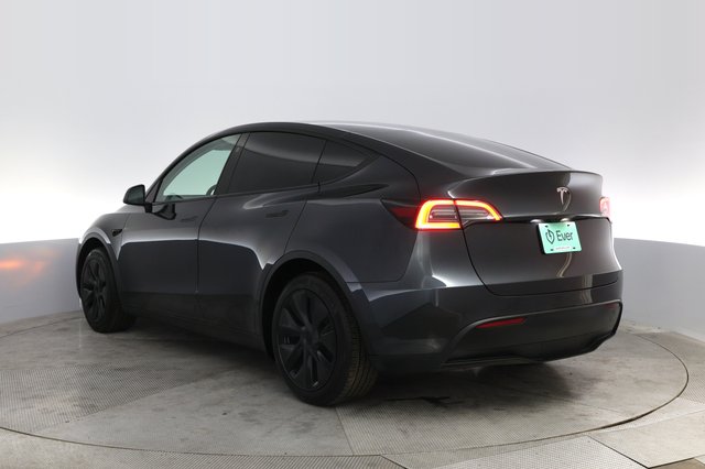 2025 Tesla Model Y — photo 13 of 21
