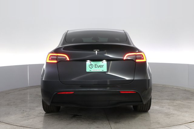 2025 Tesla Model Y — photo 12 of 21