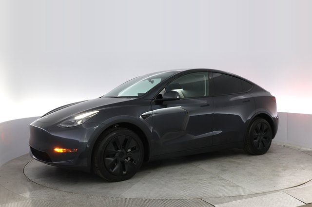 2025 Tesla Model Y — photo 14 of 21