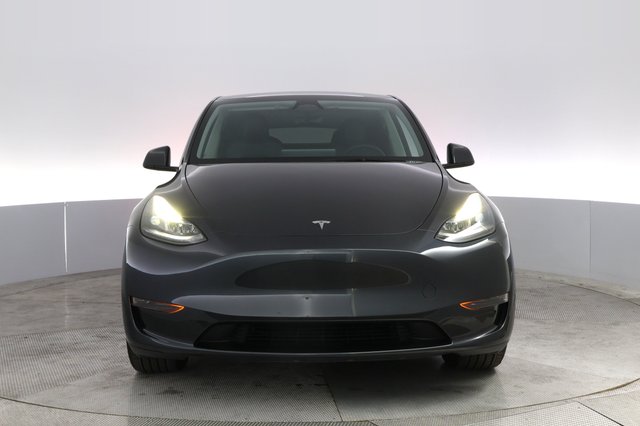 2025 Tesla Model Y — photo 9 of 21
