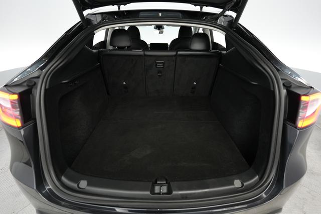 2025 Tesla Model Y — photo 6 of 21