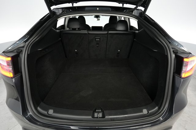 2025 Tesla Model Y — photo 6 of 21