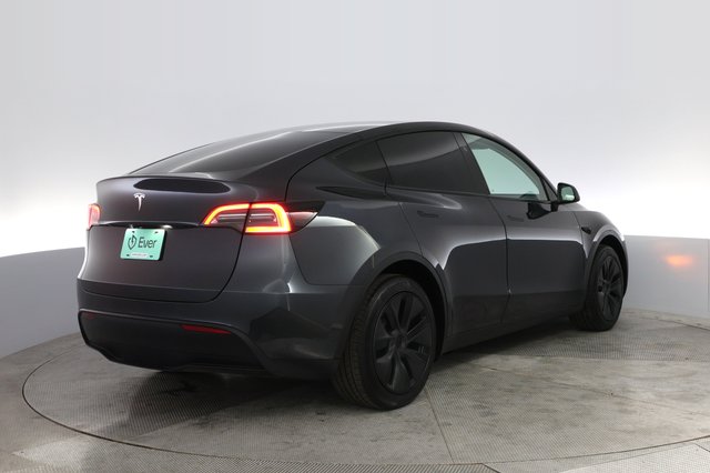 2025 Tesla Model Y — photo 2 of 21