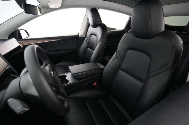 2025 Tesla Model Y — photo 3 of 21