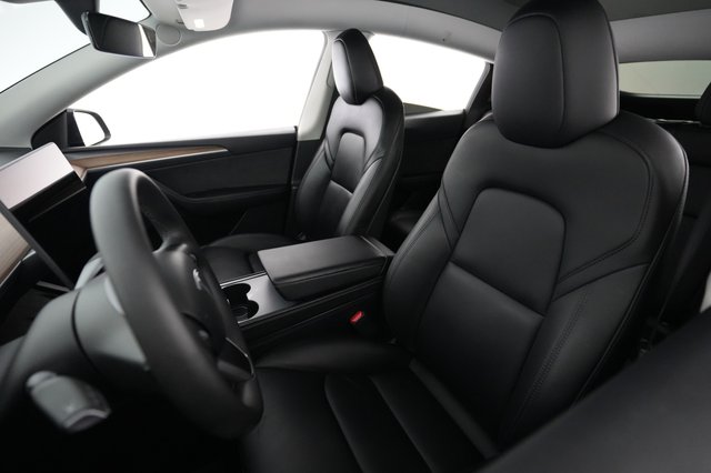 2025 Tesla Model Y — photo 3 of 21