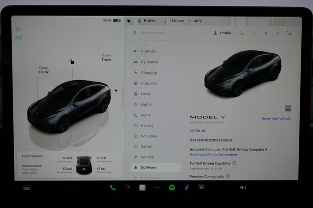 2025 Tesla Model Y — photo 5 of 21