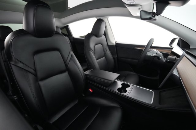 2025 Tesla Model Y — photo 19 of 21
