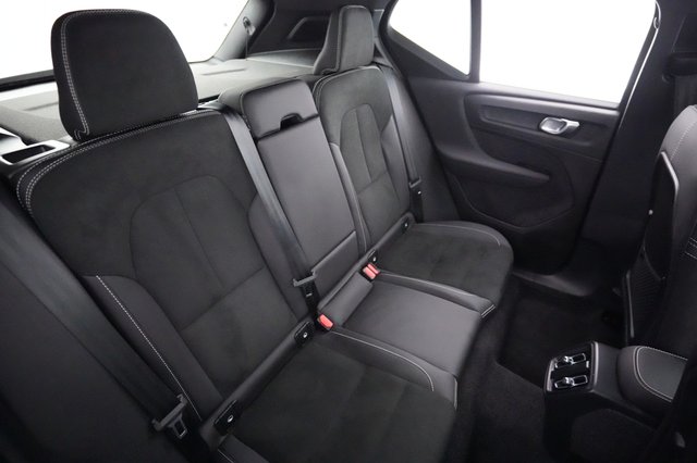 2023 Volvo XC40 Recharge — photo 4 of 20